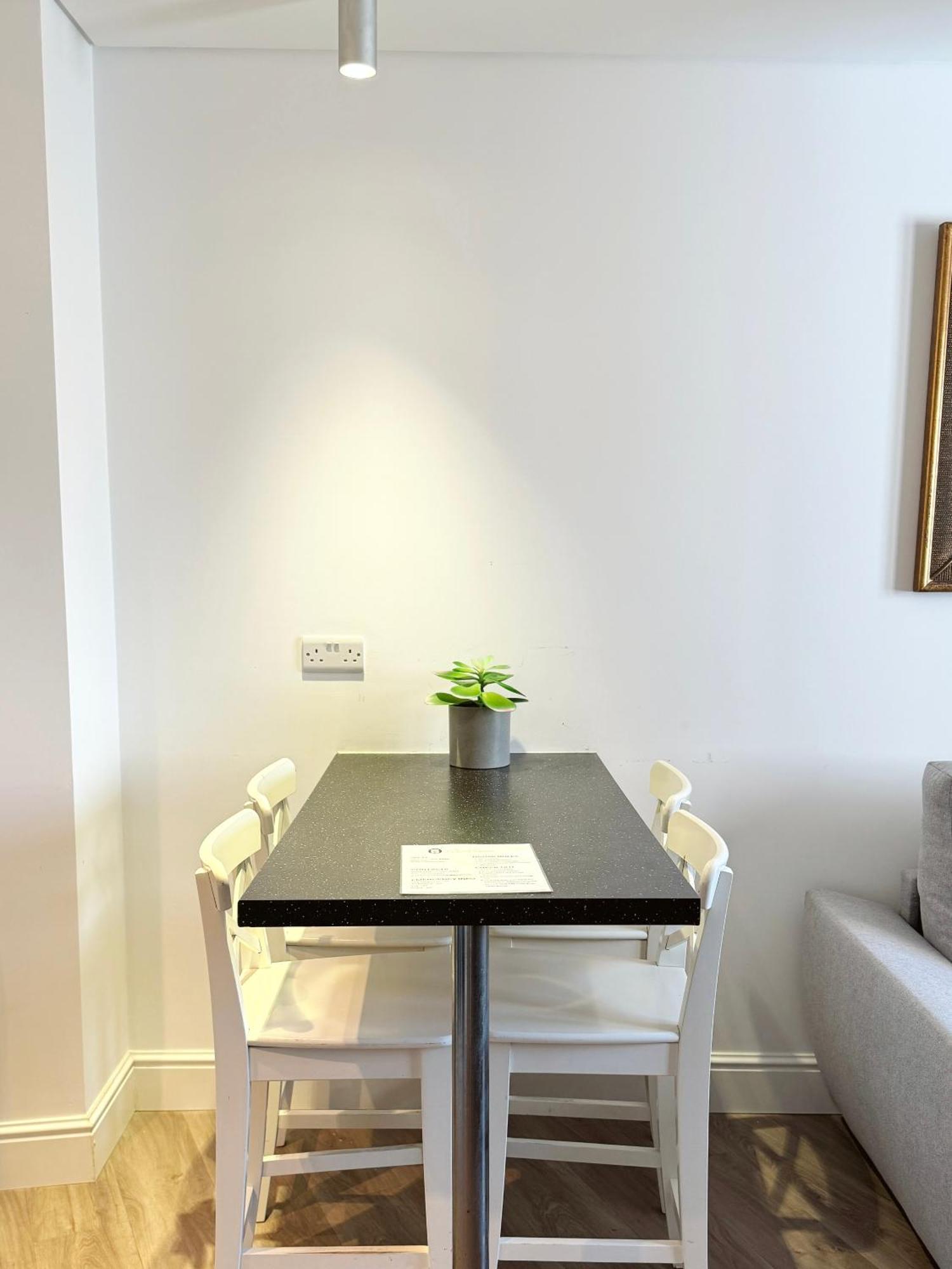 Deluxe City Centre Two Bedroom - Grand Central House Gibraltar Eksteriør bilde