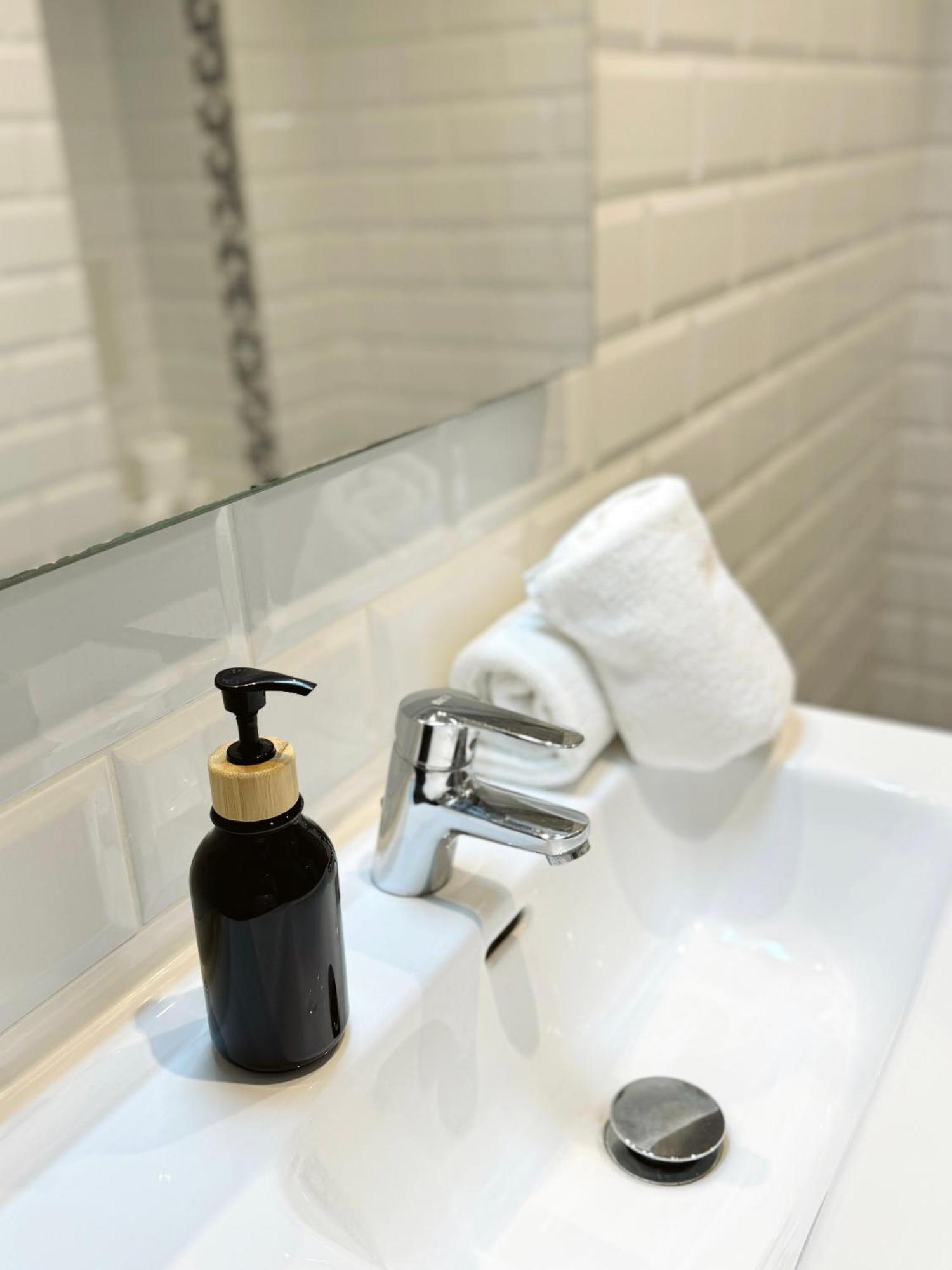 Deluxe City Centre Two Bedroom - Grand Central House Gibraltar Eksteriør bilde