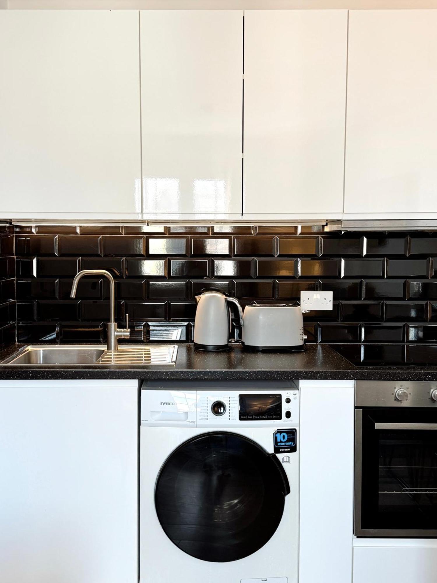 Deluxe City Centre Two Bedroom - Grand Central House Gibraltar Eksteriør bilde