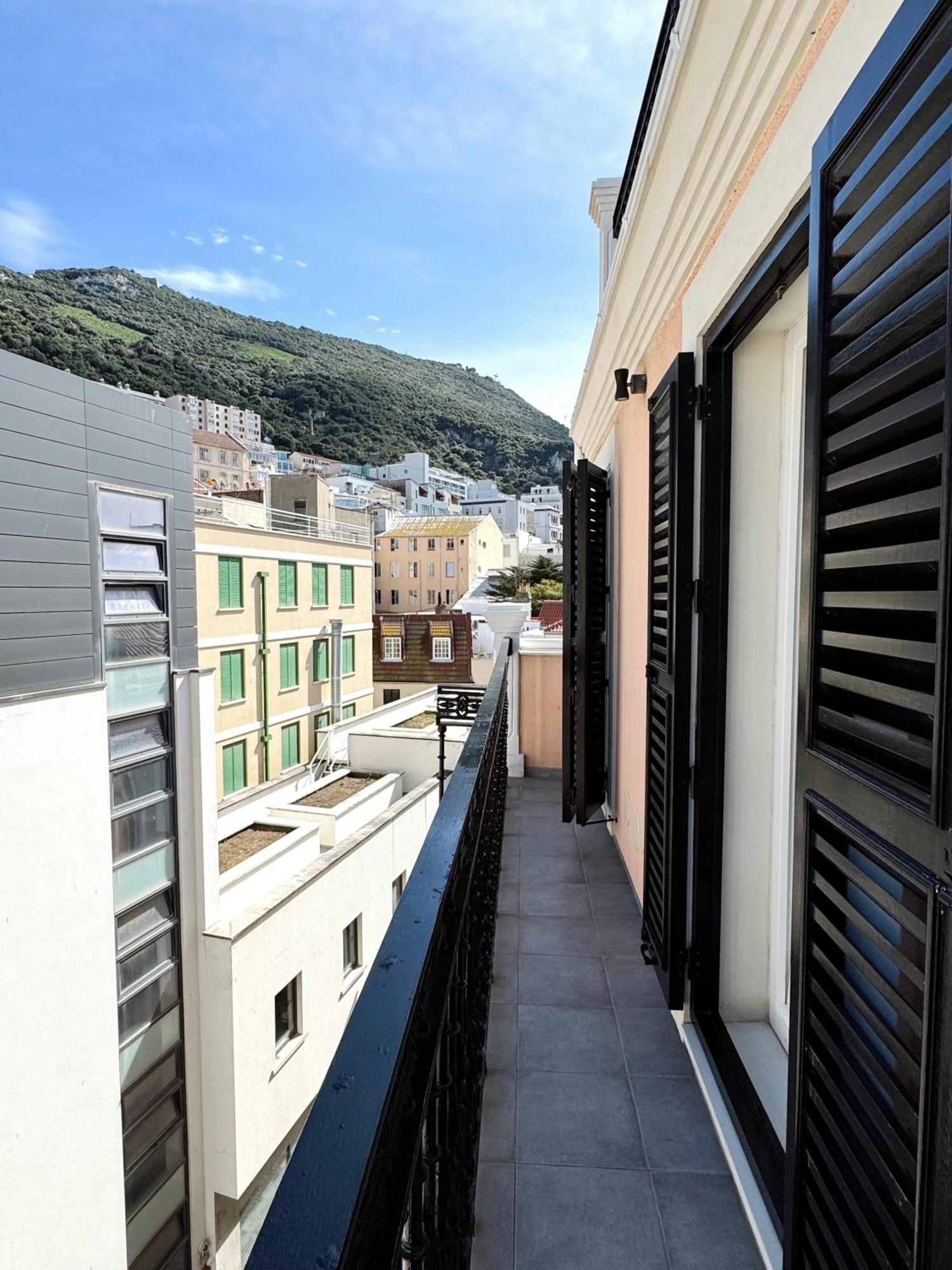 Deluxe City Centre Two Bedroom - Grand Central House Gibraltar Eksteriør bilde